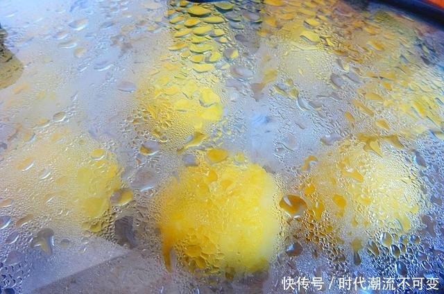 这是全家都爱吃的菜团,不用和面发面,简单省事,鲜香又解腻