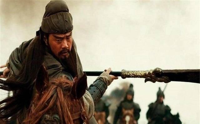 害怕|关羽傲视东吴群雄,为何唯独害怕甘宁?五千兵对八百却畏缩不前