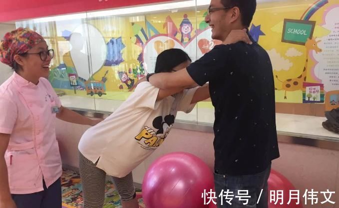 分娩|孕妈生娃姿势千百种,“横躺站跪”超乎想象涨知识,孕妈适合哪个