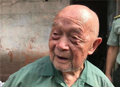 打退|他打退400美军,退伍后隐姓埋名生活33年,因何事欠2400元巨款?