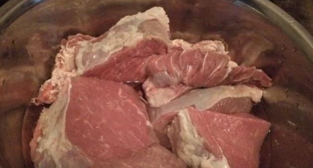 煮牛肉时，直接下锅煮，大错特错，牢记这2个诀窍，牛肉又软又烂