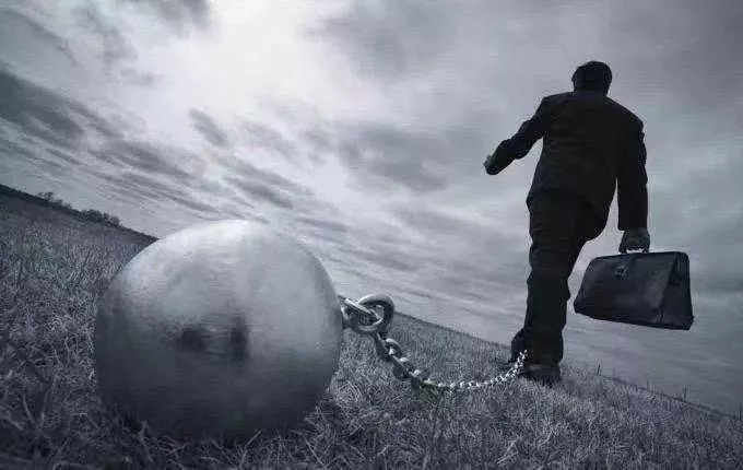 楼市|形势不妙!地产股大跌,降价第一枪已经打响,盐城楼市或迎来大洗牌!