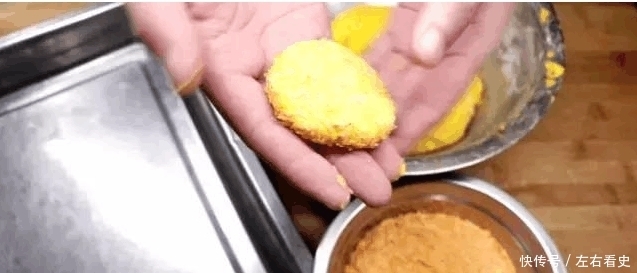 倒入|婆婆教我用这个方法做的南瓜饼,不粘手不粘锅,营养丰富口感软糯