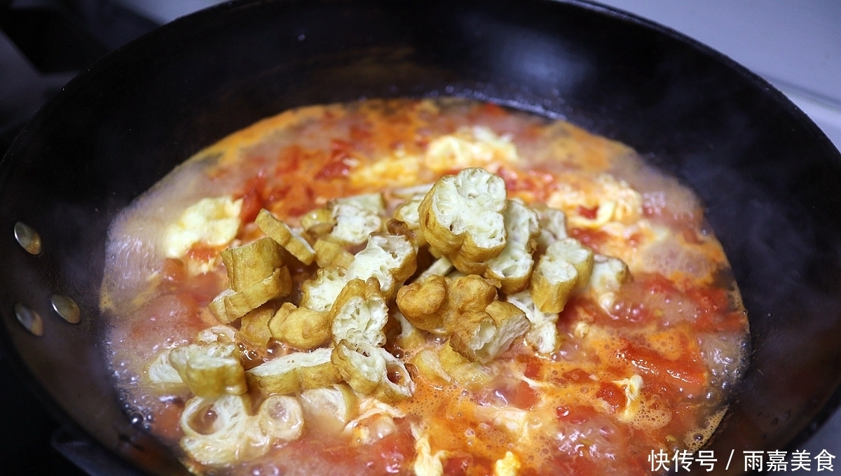 剩油条新做法,入锅搅一搅,喷香扑鼻开胃,老公儿子都说没吃够