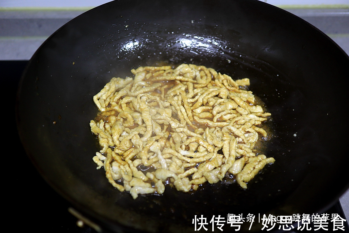 秋老虎来了，肉丝小炒开胃不上火，鲜嫩爽脆老少都吃不厌