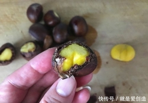 秋天|剥板栗不用手抠，用这种方法剥的真快，干净完整还不伤手，特轻松
