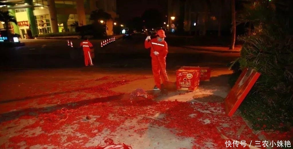 大年初一要“开财门”,放鞭炮有哪些讲究?碰到了哑炮怎么办?