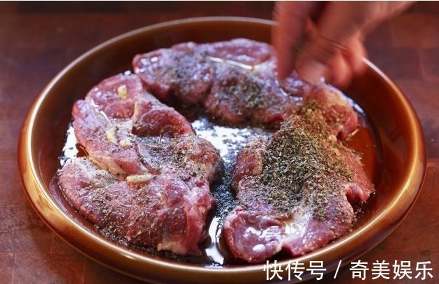 亚硝酸盐|人越老越要管住嘴!中老年人少吃这4样食物,可为健康助力