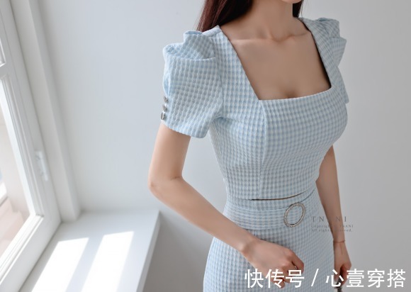 时尚|女神孙允珠高清时尚搭配：蓝色莎草汐砂清凉海岛包臀裙