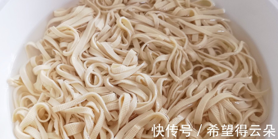 洋葱|夏天，凉菜如此做，上桌就抢光，开胃下饭，比吃肉还过瘾，太香了！