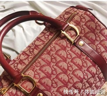 kelly 预算 三千的大牌包包!