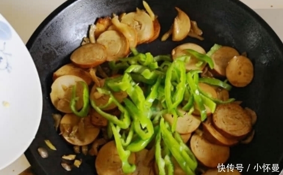 青椒和此物一起炒,再贵也别省,补钙质,长个头,血管也通畅了