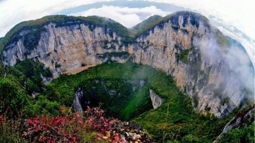 我国|难得一见的天坑美景，面积最大的三个全在我国，最深的接近700米