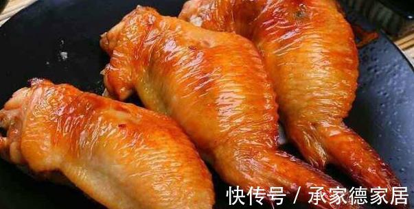 小孩最爱的鸡翅包饭，教你在家这样做，色泽诱人又入味，百吃不厌