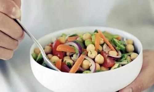 区别|经常吃肉的人与经常不吃肉的人,身体有什么区别,哪种危害更大