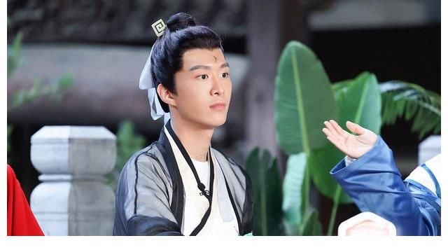 范丞丞《青春环游记3》录制花絮放出 cos包拯经典造型