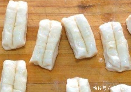 炸油条，不用小苏打，不用泡打粉，用“它”是最好的，健康又酥脆