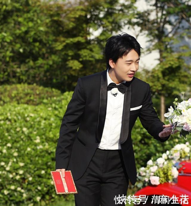 何炅問郭麒麟:我和你爸同年,你管我叫啥?他的回答亮了