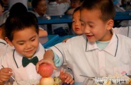 小便宜|这4类孩子小时候看着聪明,长大却难有出息,父母别再沾沾自喜了