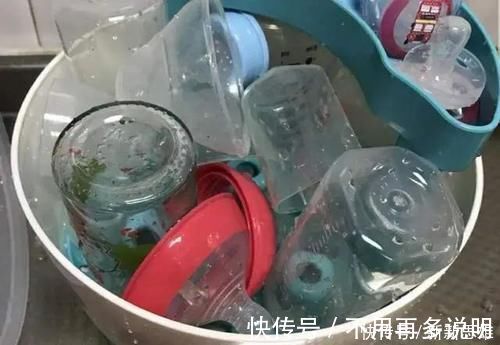 开水烫奶瓶|有种“不科学”叫开水烫奶瓶,父母图省事,苦的却是小宝贝
