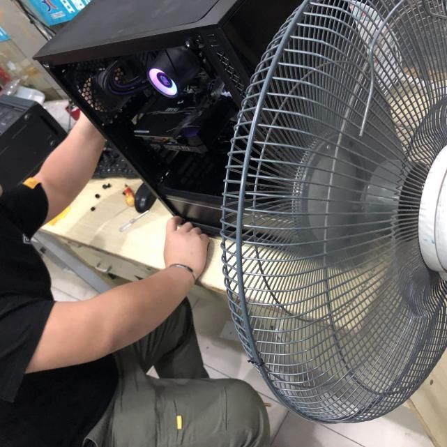 机箱|母子过来组装电脑,孩子递纸条给我却被母亲截胡,内容太真实了!