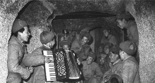 日军|他的脸被子弹击中,痊愈后对着镜子大笑:日军神枪手帮我美了容