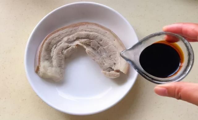 这碗香芋扣肉煲一出锅，满屋香味太馋人