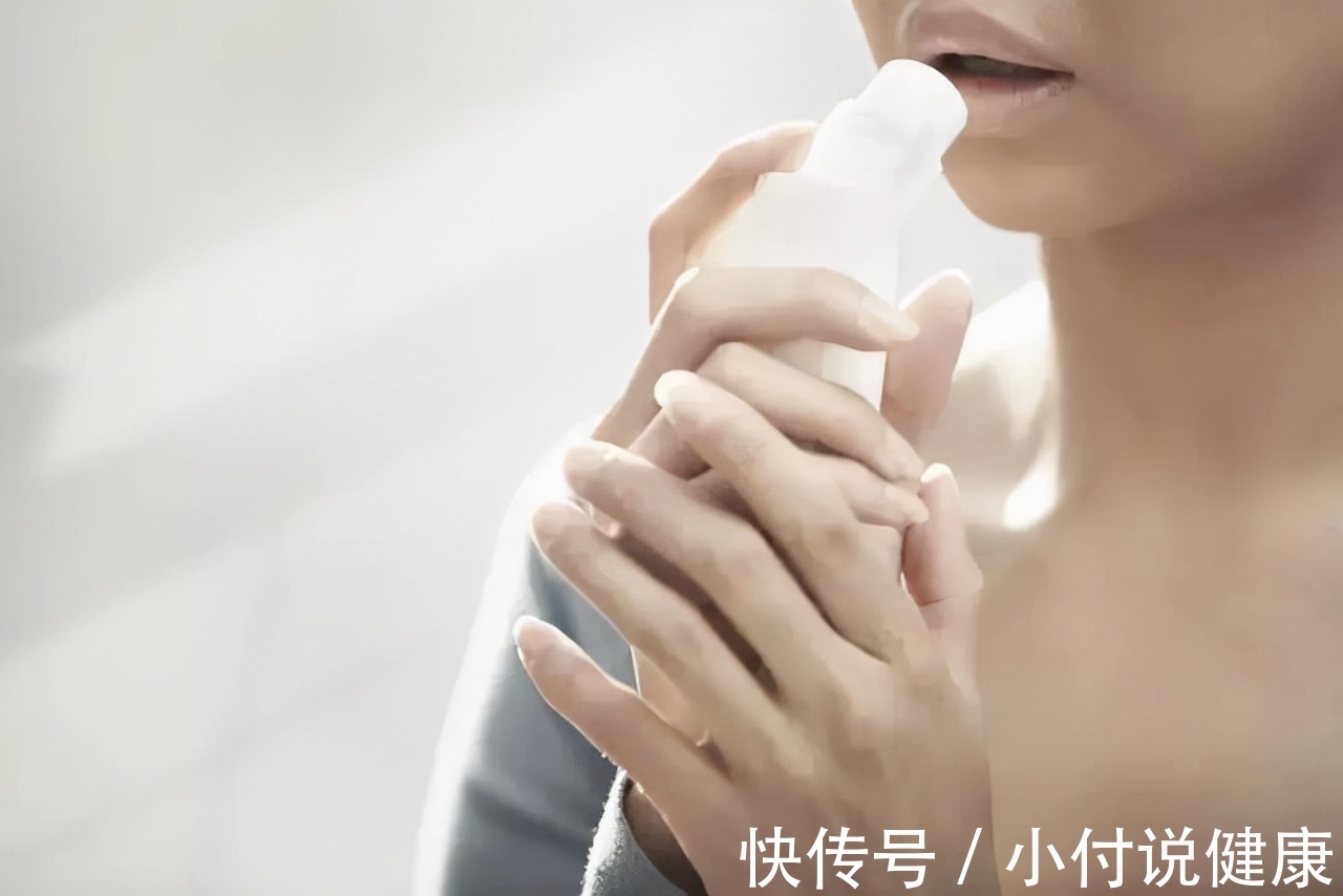 维生素c|不要盲目吃维生素,提醒:这4种维生素若过量服用,或会引起中毒