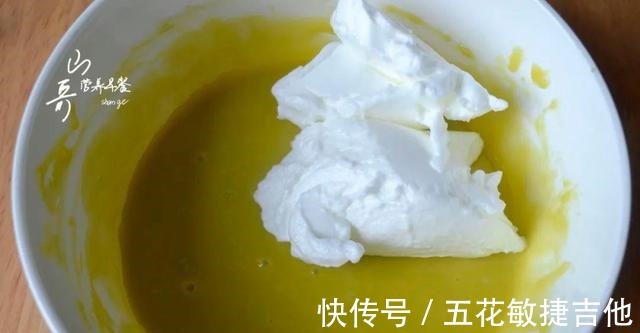 白醋|烘焙新手也能1遍成功的简易版抹茶蛋糕,步骤详细,做法超级简单!