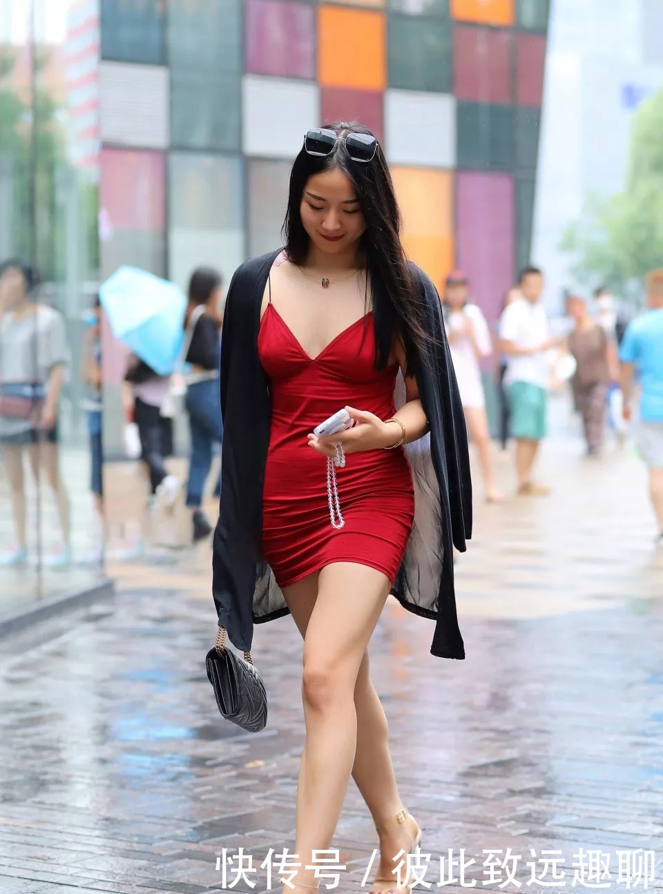 颜值|街怕：包臀裙搭配高跟鞋，提升你的夏日颜值
