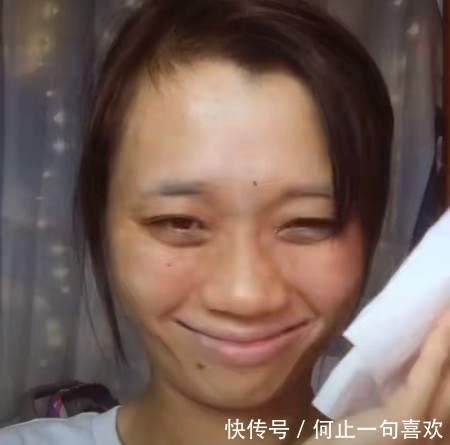 卸妆|女子化妆技术超级厉害,卸妆后的女神,网友瞧见也是醉了