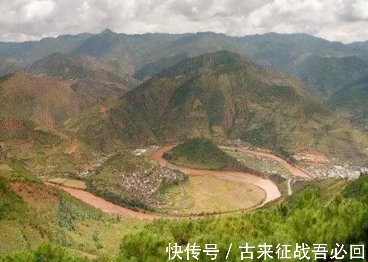 椁室|挖地基发现明朝古墓,全部墓墙都用青花瓷堆成,专家:从没见过