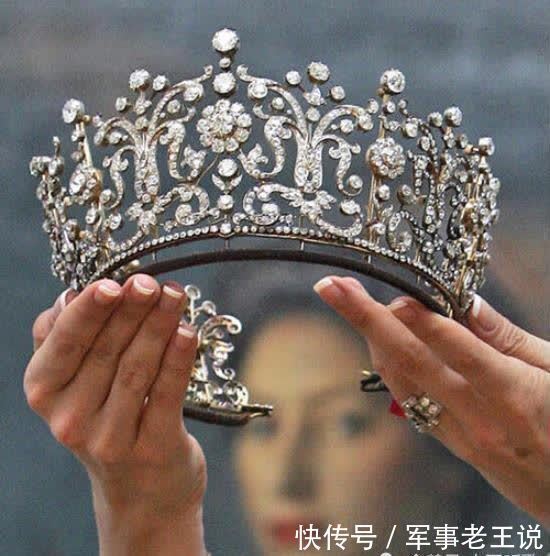 拿破仑$世界五大凤冠:中国2顶最奢华,西方3顶太寒酸,慈禧的无人能及