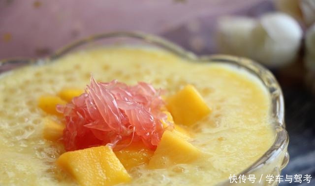 用芒果自制网红甜品,甜品店三十块钱一份,自己做五块钱吃过瘾