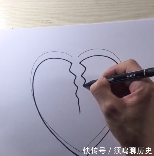 手绘&美术生手绘撕裂的心,成画有3D效果,网友:失恋的人受不了