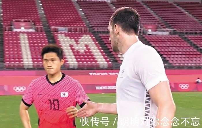 批评|李东炅因拒握手在社媒被韩国网民批评:你家长没教过你礼貌吗?