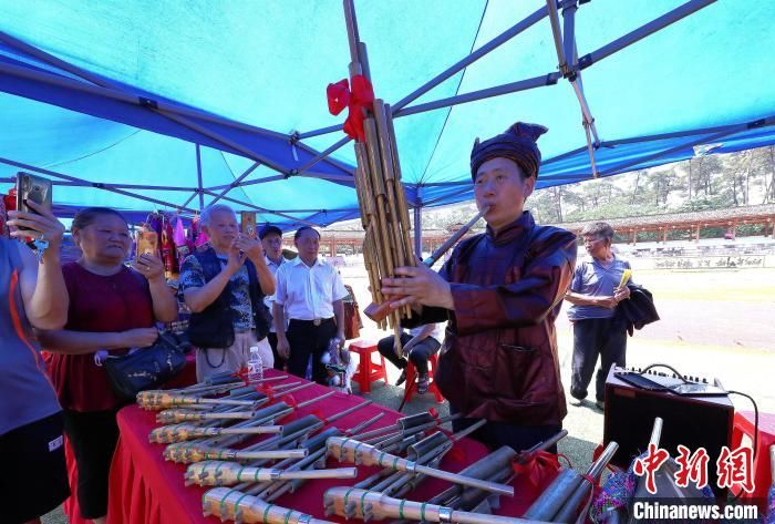 苗族|广西苗乡举行非遗市集现场百台织布机穿梭飞舞