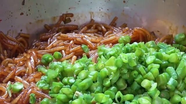 包子这样做,孩子一口气吃了5个,这种调馅方法比肉包子还好吃