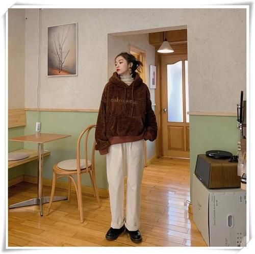 衣服买得多不如买的精，今年流行豆腐裤，好的衣服，怎么搭都时髦