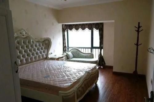 家庭和睦|老公坚持让朋友装修房子,总价21万,光沙发就花了3万多,值吗?