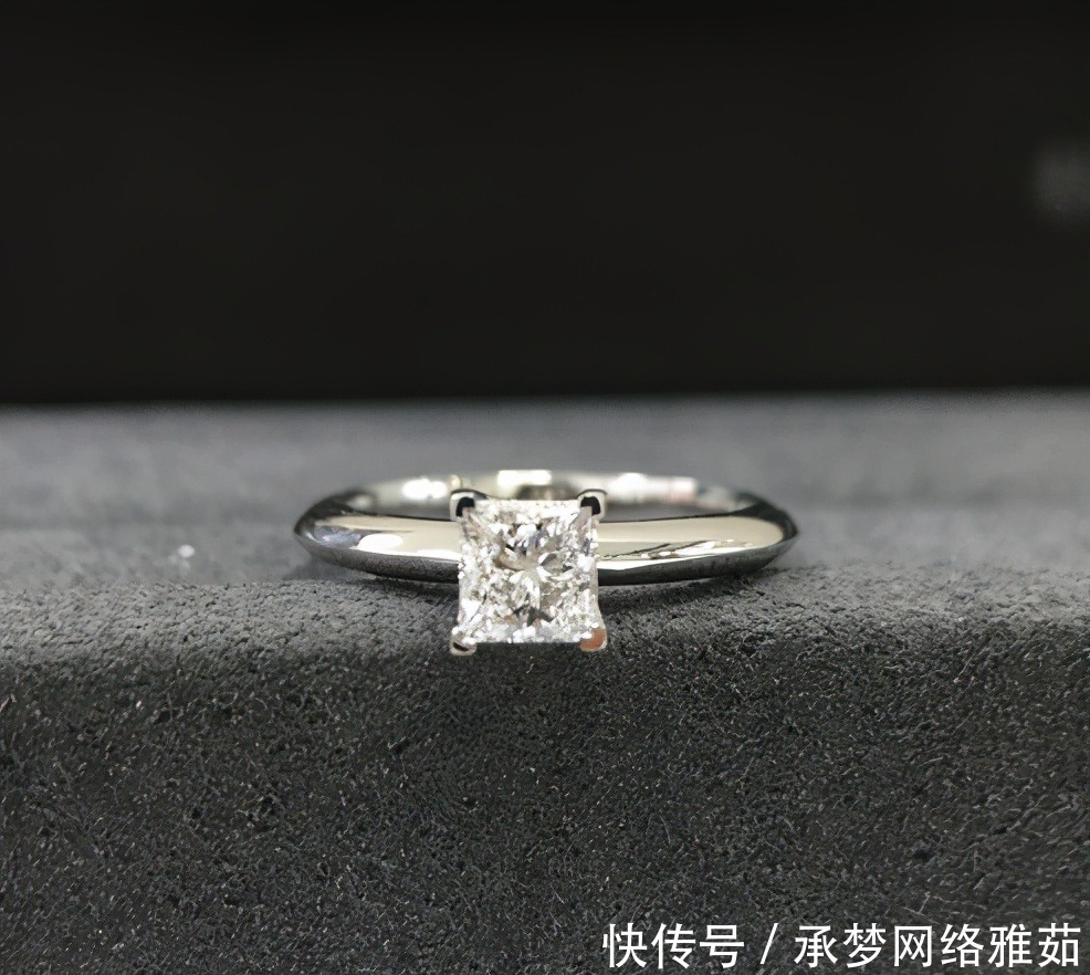 珠宝科普：求婚戒指和结婚戒指有什么区别？如何去选购钻戒呢？