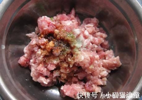 正确做法|饺子馅想要鲜还流油有人放油有人加鸡蛋,教你正确做法,鲜又香