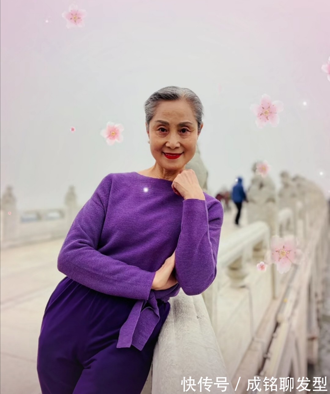 旗袍|头发变白满脸皱纹又怎样?70岁奶奶穿牛仔踩高跟,时尚不输年轻人