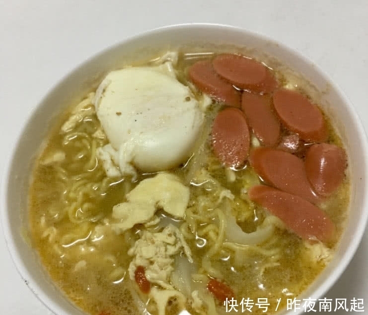 被称“催胖神器”的主食,方便面、炒饭太常见,第4个很难戒掉