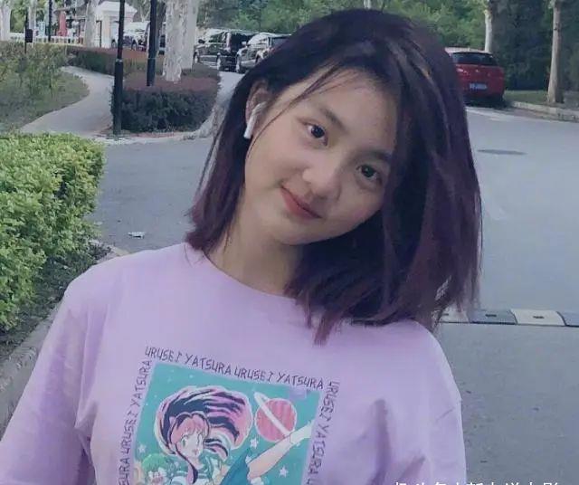 暗恋桃花源|15岁黄多多起点高,与何炅同台演话剧,优雅气质溢出屏幕