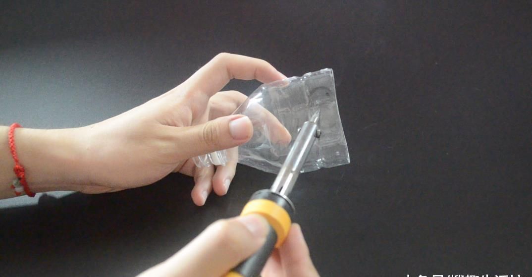 洗脸池|洗脸池上放一个塑料瓶, 没想到作用这么大, 看完赶紧去试试