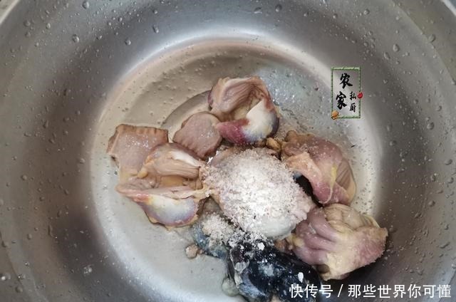 大蒜|鸡身上最珍贵的部位,一只就一小个,老板留着自己吃,不懂吃可惜