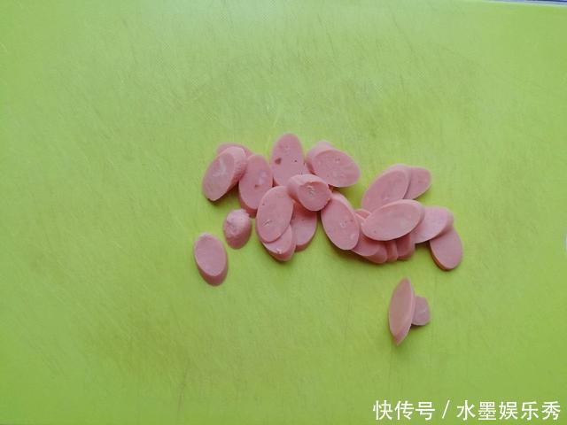 泡面“神仙”吃法搭配火腿肠炒着吃，Q弹巨好吃