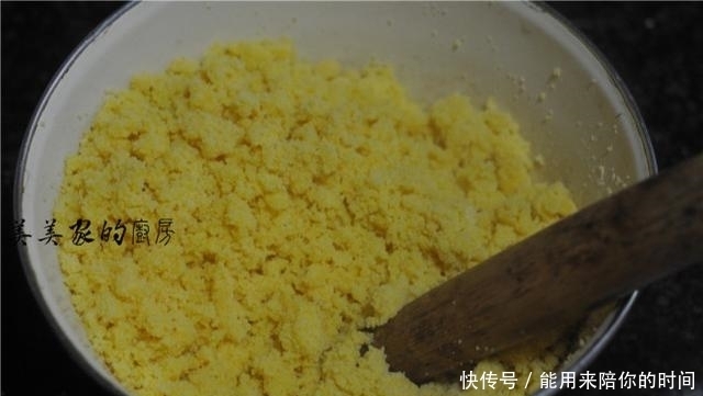家里有玉米面的试试这样做，细腻蓬松，口感香甜，比肉包子香！