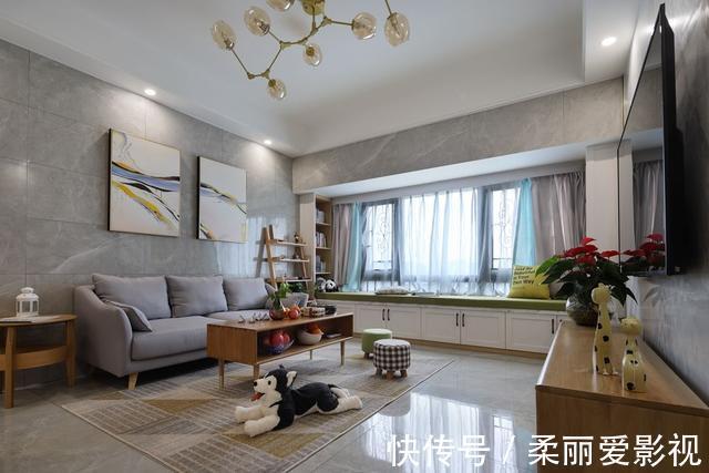 客厅|86㎡挤出三房,还有衣帽间!客厅贴满瓷砖,完工后很大气